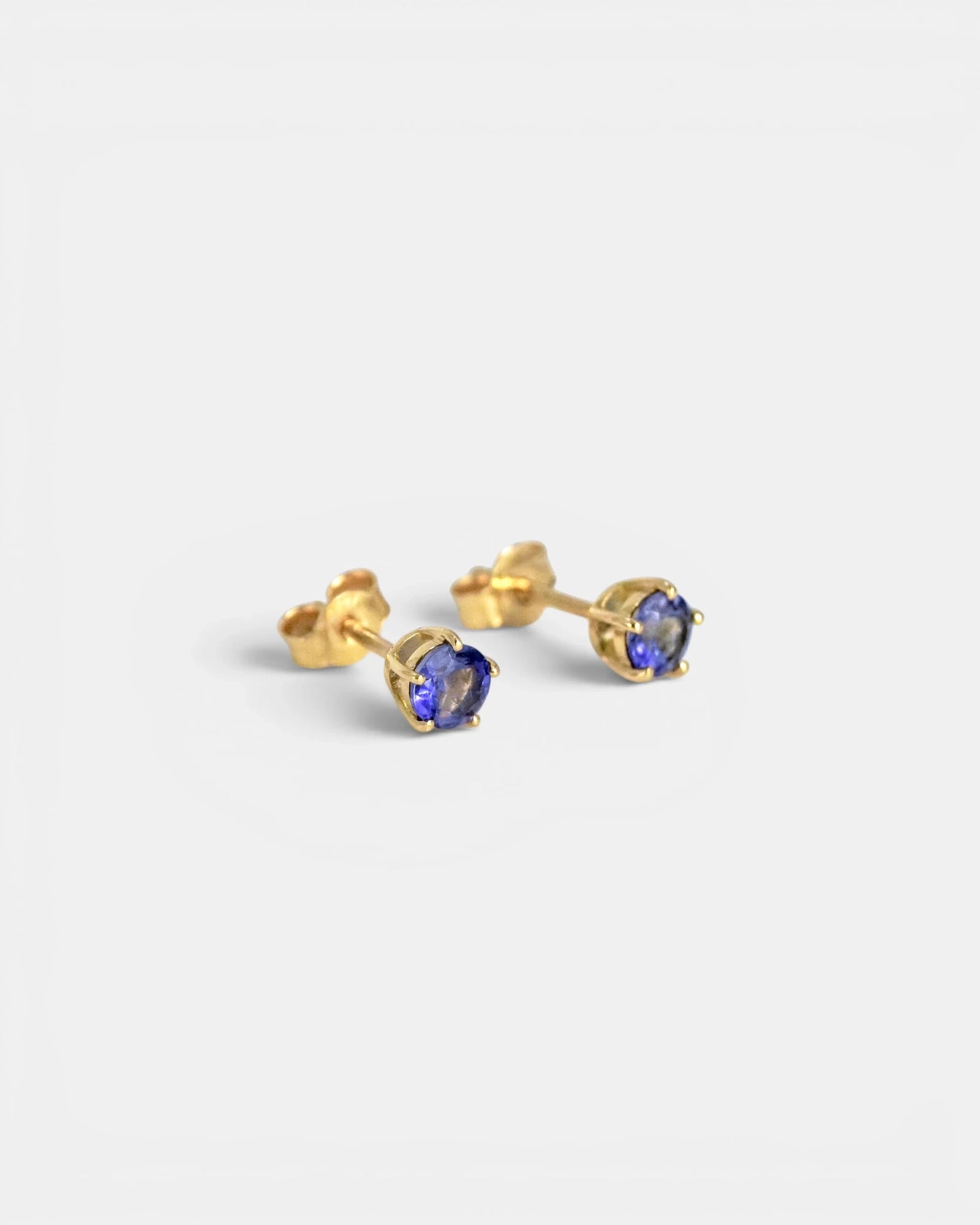 Orecchini punto luce colorati - Iolite
