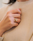 Yellow gold ring with oval composition of diamonds