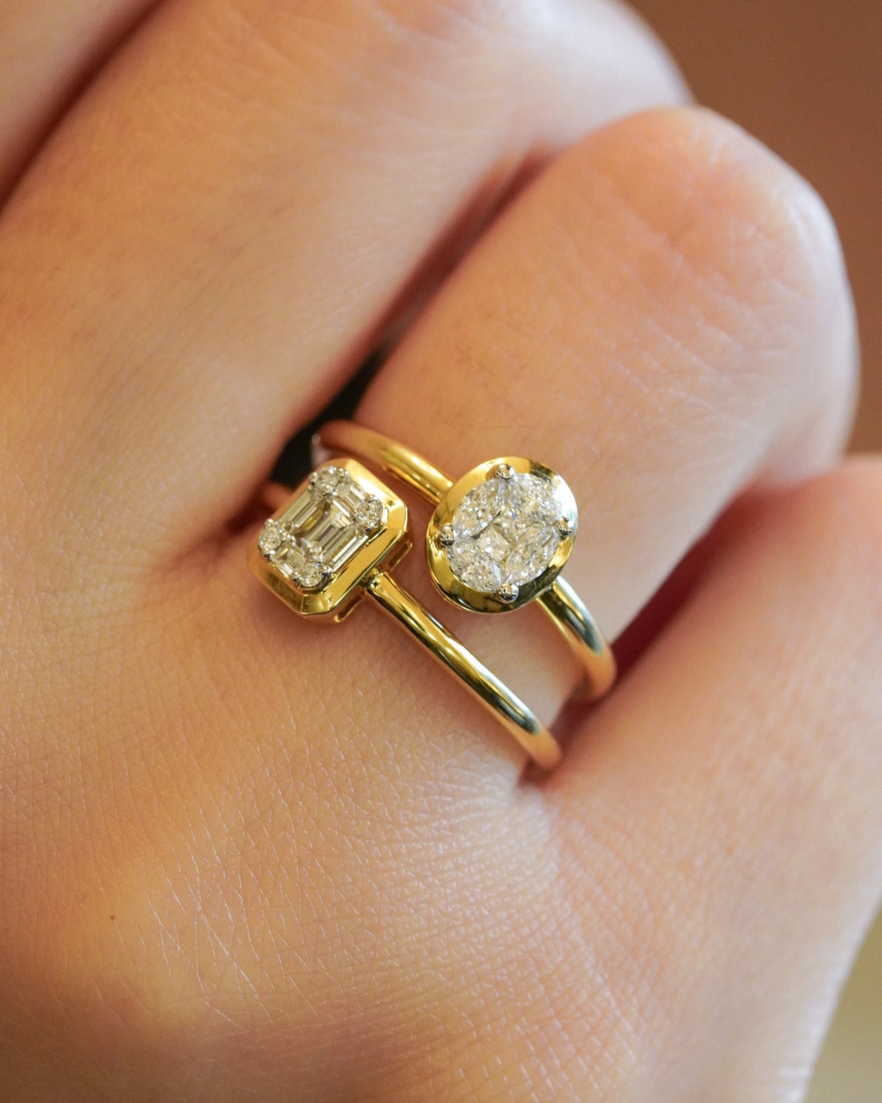 Yellow gold ring with oval composition of diamonds